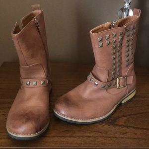Women’s size 6 boots